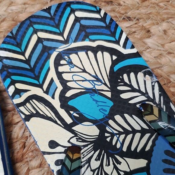 Vera Bradley Blue Floral Flip Flops (L, 9-10) - Picture 6 of 9